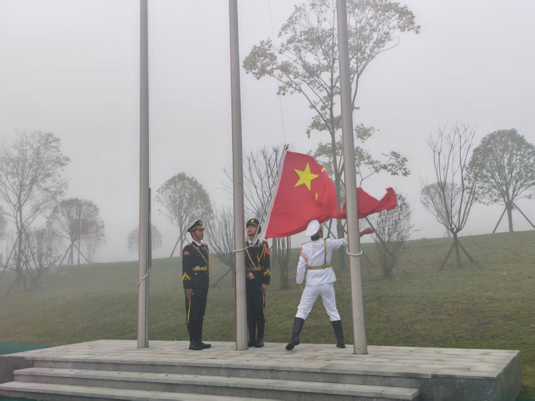 IcNj_1764044679904017541.jpg 2306ee92313d985f0f0f94e80fc52f33.jpg